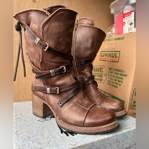 Lightly worn but new. Lovely boots.